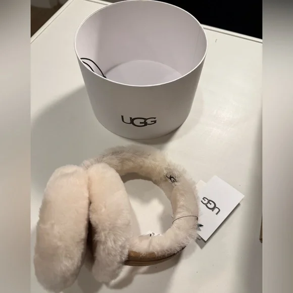 Ugg Cozy Tan and Cream Earmuffs - NWT - Picture 5 of 5